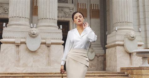 Thu Qu Nh Khoe D Ng Trong Lo T Nh Bikini L H Nh X M L N