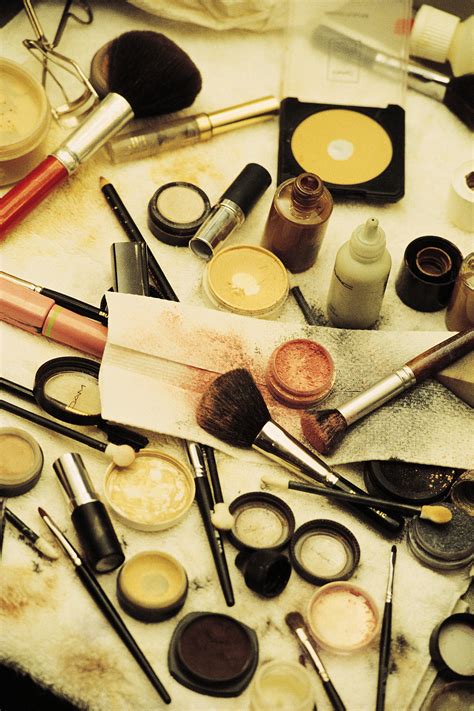 Hand Of Synthetic And Herbal Cosmetics How To Make Beauty Products With Directory Of Machinery 2