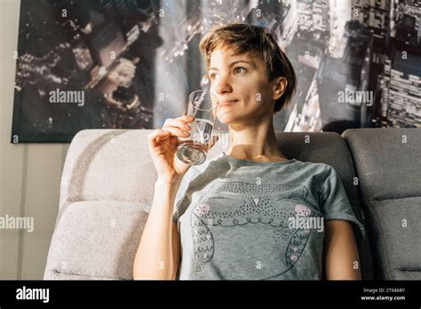 Short Haired Blonde Holding A Glass Of Water Stock Photo Alamy