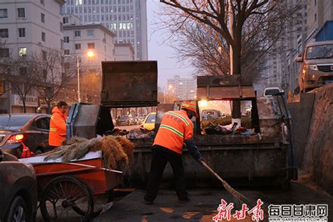 【致敬城市美容师】环卫工“夫妻档”扮靓城市“不打烊” 甘肃 每日甘肃网