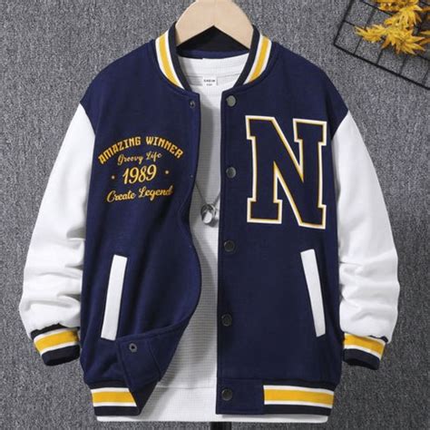 proses pembuatan jaket varsity desain hingga produk jadi