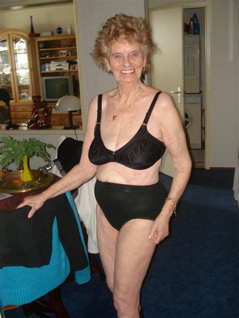 Mature Granny Pussy Posing Nude MatureWomenPics