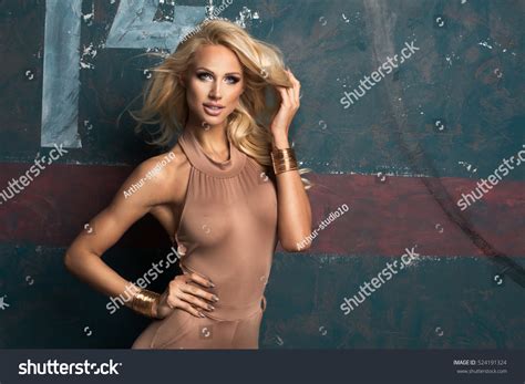 Sexy Blonde Woman Stock Photo 524191324 Shutterstock