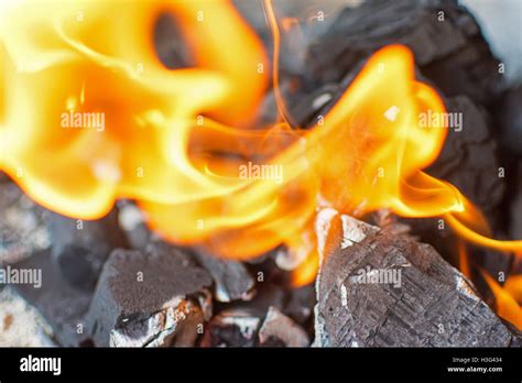 Feuer kohlen Fotos und Bildmaterial in hoher Auflösung Alamy