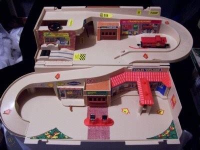Mattel Hot Wheels Service Center Sto Go Set