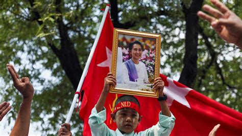 Myanmar Milit Rregime Meldet Verlegung Von Aung San Suu Kyi In