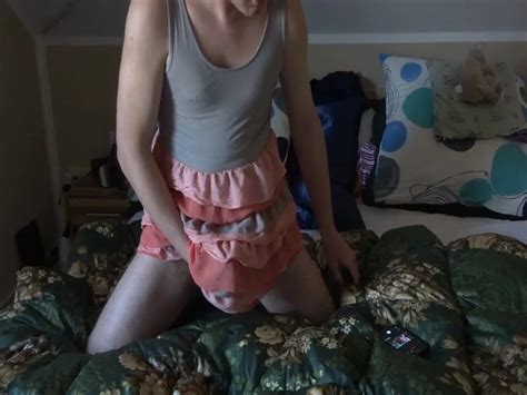 In Das Kleid Spritzen Gay Man Porn Xhamster