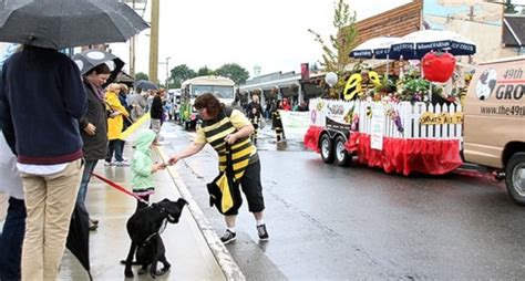 Rain Cant Dampen Chemainus Spirit Photos Cowichan Valley Citizen