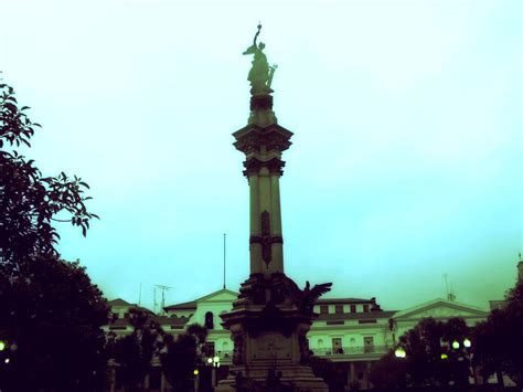 Plaza de la Independencia by nexusDM on DeviantArt