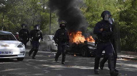 Vuelven A Manifestarse Los Chalecos Amarillos En Francia Marca