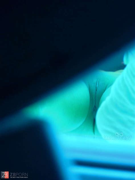 Mas Conchitas En El Solarium ZB Porn