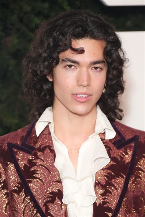 25 Best Androgynous and Gender Neutral Haircuts for 2024