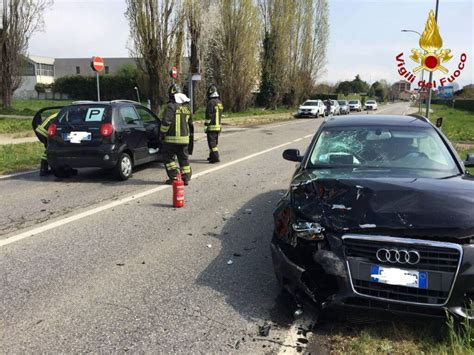 Bernareggio Grave Incidente Automobilista Estratto Dall Auto Grazie