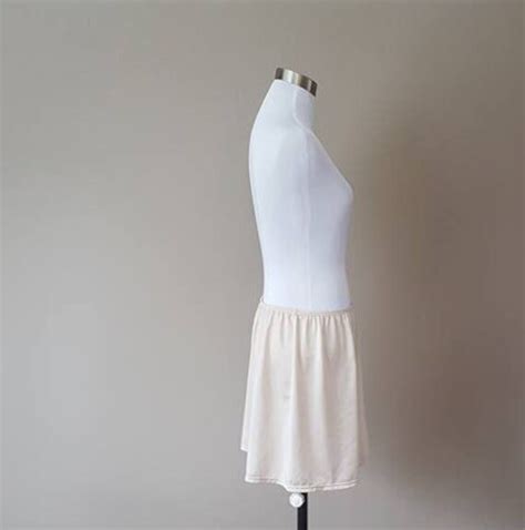 Half Slip Medium Vanity Fair Almond Nude Nylon Above Gem