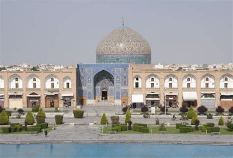 Ispahan ou Isfahan ou Esfahan - LAROUSSE