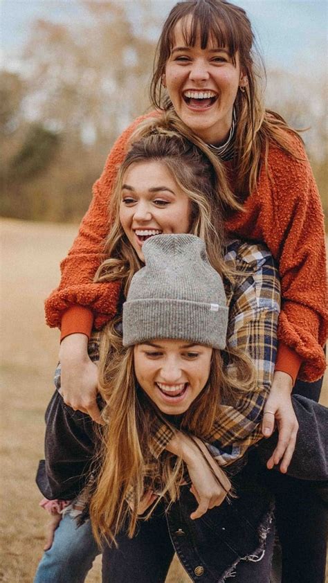 Three Friends Smile On And Fun Poses, three friends, smile on, fun ...