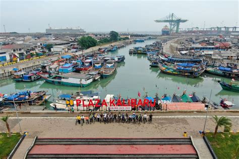 Wali Kota Jakut Awasi Tanggul Pantai Di Kalibaru Antara News