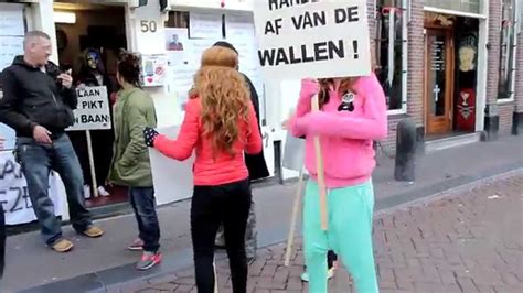 Prostituees Protesteren Tegen Sluiting 18 Panden Op De Wallen Youtube