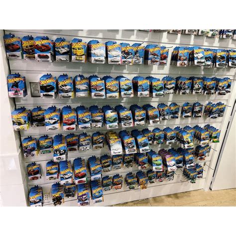 Xe mô hình Hot wheels Basic tỉ lệ nhiều mẫu Saigontoys Shopee Việt Nam