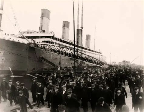 HARLAND AND WOLFF Shipyard The Rms Titanic 1910 OLD ILLUSTRATION