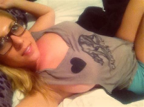 Natural Sideboob Porn Pic