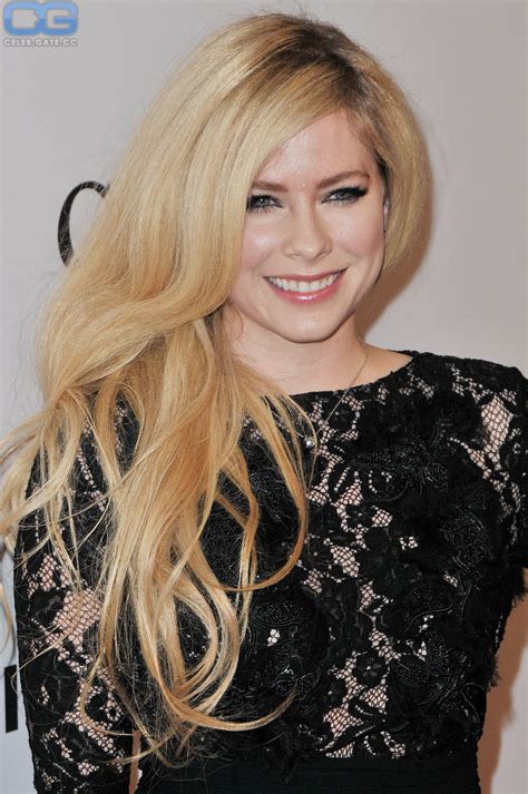 Avril Lavigne Nude Pictures Photos Playboy Naked Topless Fappening