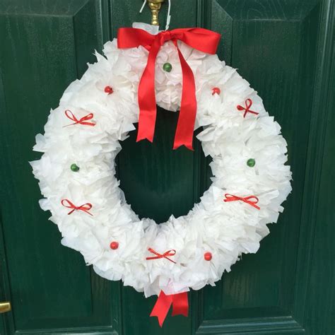 Easy DIY Wreath With Wire Coat Hanger And Plastic Bags