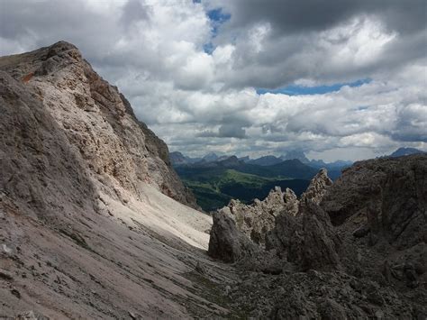 Scendendo Verso Il Passo Cir Guide Alpine La Pietra