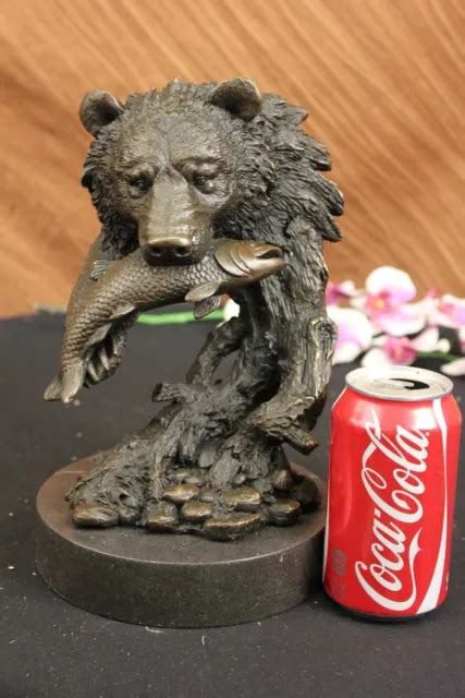 STATUETTA ARTE STATUETTA Orso Grizzly Caccia Pesci Fiume Fiume