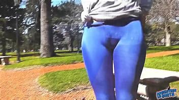 Culo Redondo En Spandex Brillante Ultra Apretado Mostrando Cameltoe En P Blico Xvideos