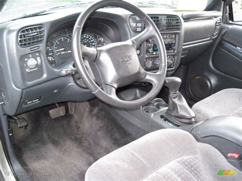 Medium Gray Interior 2002 Chevrolet Blazer LS ZR2 4x4 Photo #56636727 ...