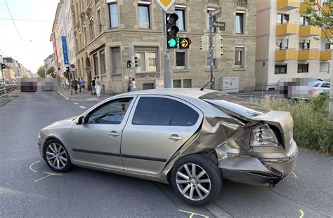 Unfall Zwischen Auto Und Stadtbahn Fordert 25 000 Euro Schaden