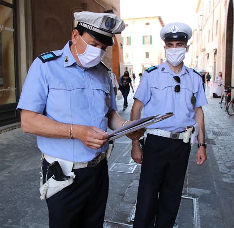 Vìola Il Divieto Di Dimora Pusher Finisce In Carcere Plauso Del Sindaco