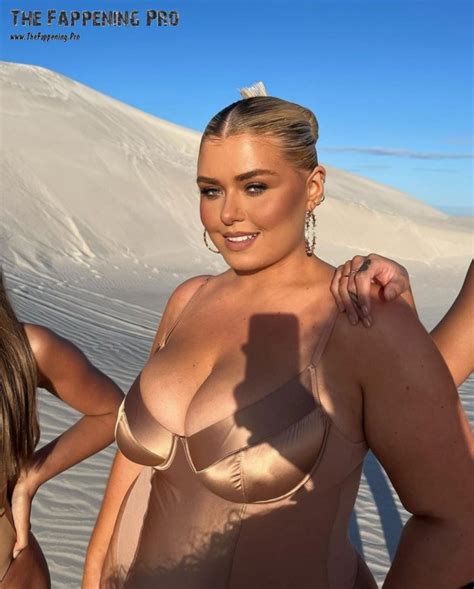 Izzy Nicholls Nude And Sexy 31 Photos The Fappening