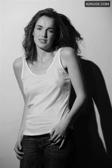 Elizabeth Henstridge Nude Aznude