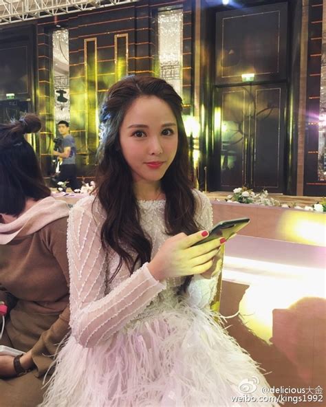 Đám cưới ngôn tình của hot girl đẹp nhất Trung Quốc khiến nhiều người choáng ngợp