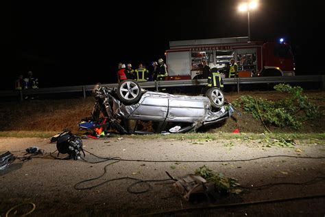 Schwerer Unfall bei Ansbach 21 Jähriger Mitfahrer stirbt Bildergalerie