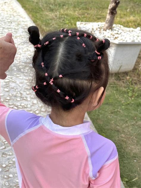 Hot mom đi xe 10 tỷ khoe 1001 kiểu tóc đẹp bà làm cho cháu gái mỗi sáng đi học