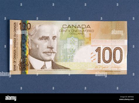 One Hundred 100 dollar bill Canadian Canada cash money Stock Photo - Alamy