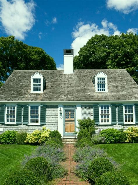 35-Awesome-Traditional-Cape-Cod-House-Exterior-Ideas-4 - inspiredetail.com
