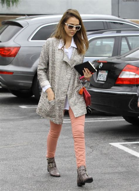 Jessica Alba Fashion Show Babe Beautiful Posing Hot Celebrity Female Nude Celebrities Mobile