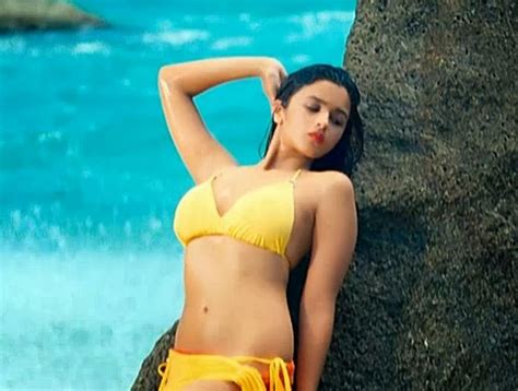 Sweet And Hot Girl Alia Bhatt In Beach Sweet Or Hot