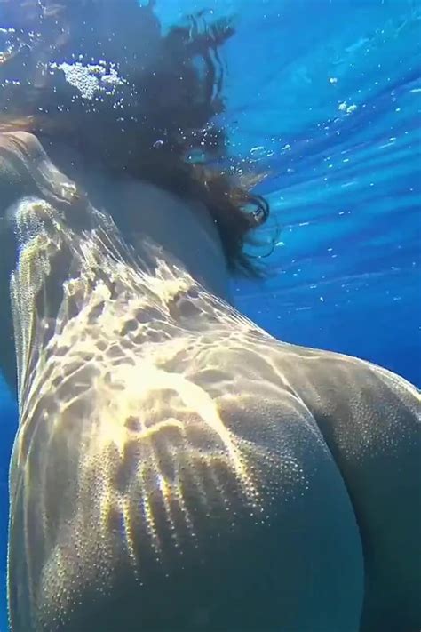 Stunning Girl Swims Nude On Public Beach Amateur Porn Feat Goldteachers By Faphouse Xhamster