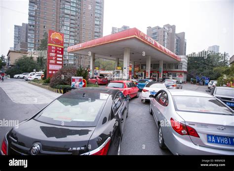 File Cars To Be Refueled Line Up At A Gas Station Of Petrochina A