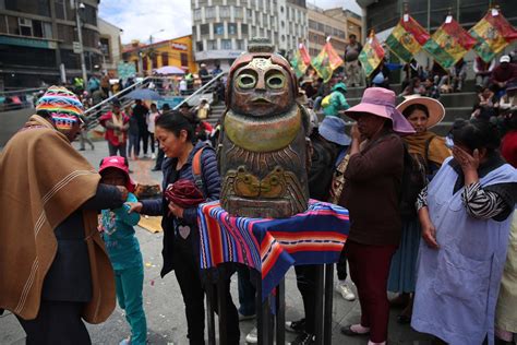 Bolivia welcomes summer solstice with ancestral rituals - EFE
