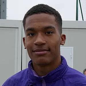 Alban Lafont Joueur de football l âge la date d anniversaire la