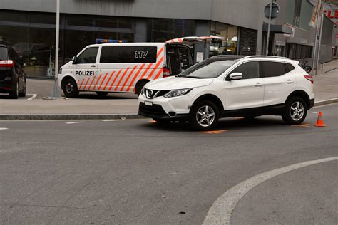 Chur Gr E Bike Fahrer Im Kreisel Angefahren Und Verletzt