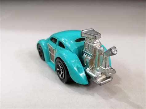 Hot Wheels Tooned Volkswagen Beetle Tooned Sea Foam Green