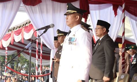 Peringati HUT RI Ke 78 PJ Bupati OKU Pimpin Upacara Pengibaran Bendera