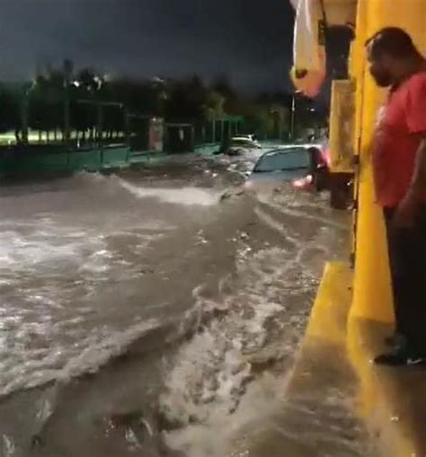 Torrencial Lluvia En Le N Ocasiona Caos Vial Y La Ca Da De Por Lo Menos